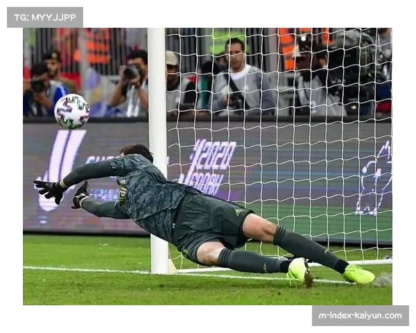 铃木彩艳表现稳健，帕尔马门将屡献关键扑救